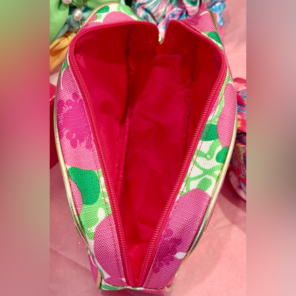 NWT LILLY PULITZER Pink/Multi Floral Headband/4 Scrunchies/Cosmetic Bag/2 Soaps - Picture 5 of 13